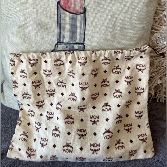 ⭐️COA⭐️MCM VISETOS CROSSBODY/CLUTCH/BELT BAG🎬W/MCM STRAP & Dustbag🎬💯AuTh… - Picture 15 of 16